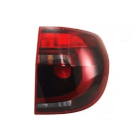 Lanterna CROSSFOX 2010 à 2014 Fumê Carcaça Vermelha Lanterna CROSSFOX 2010 à 2014 Fumê Carcaça Vermelha